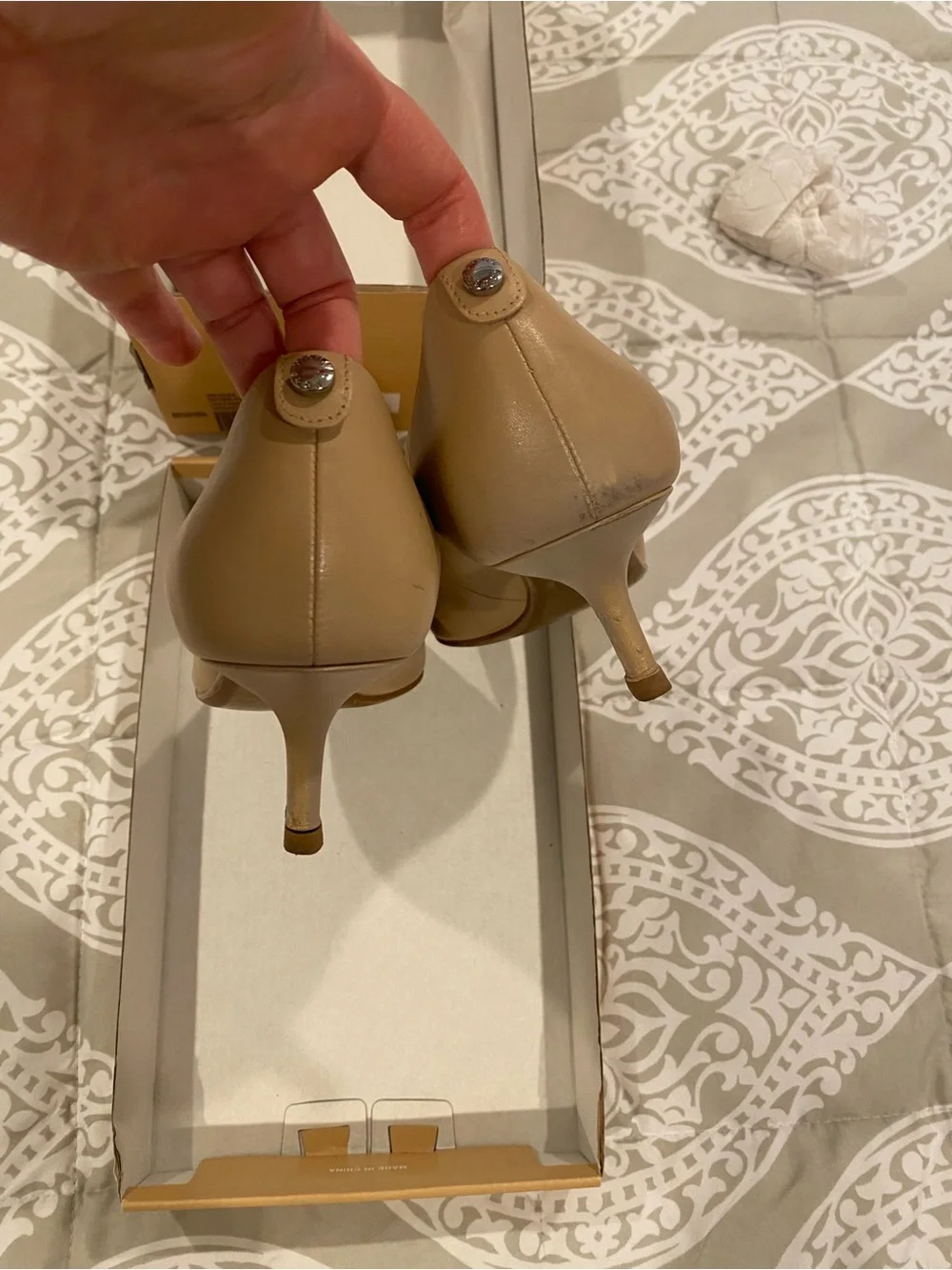*used* Michael Kors Kitten Heel flex pumps.